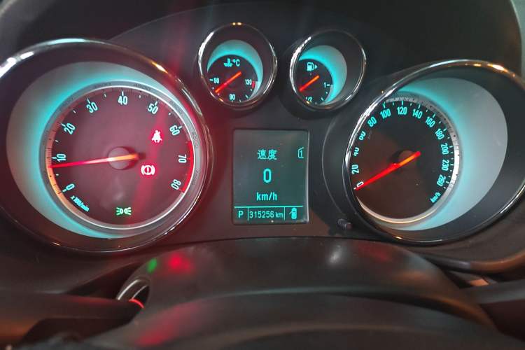 Used Buick Regal 2014 2.0L Leading Fashion Edition Instrument Cluster