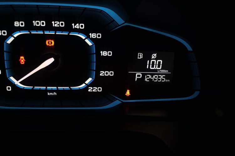 Used Roewe 360 2016 1.5L Automatic Smart Screen Version Odometer Close Up