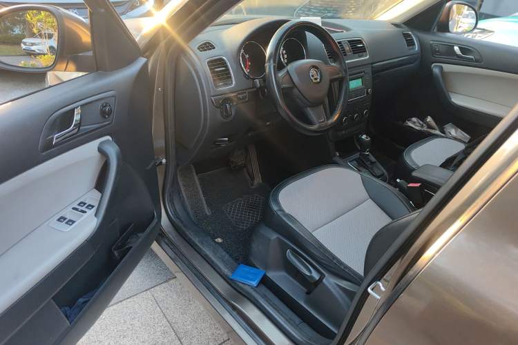 Used Skoda Yeti 2016 1.4TSI DSG Advanced Edition Driver Seat