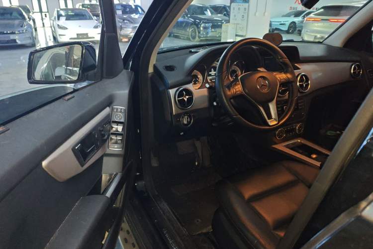 Used Mercedes-Benz GLK-Class 2013 GLK 300 4MATIC Dynamic Sunroof Model
