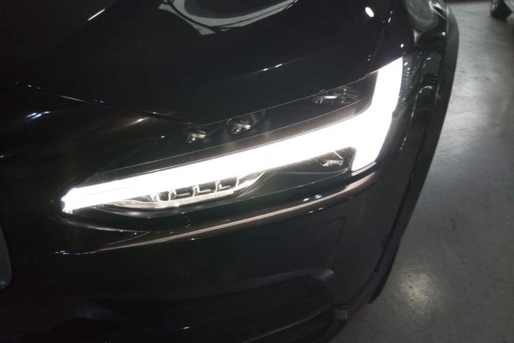 Used Volvo V90 2017 Cross Country T5 AWD Smart Range Edition