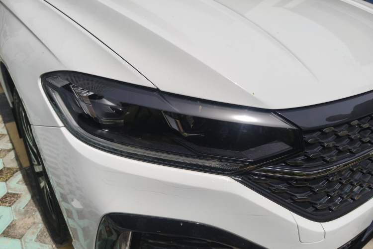 Used Volkswagen Lavida 2023 280TSI DSG Starry Sky Deluxe Edition Right Front Headlight