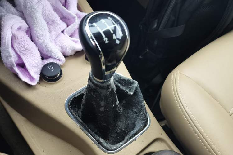 Used Wuling Hongguang 2014 1.5L S Comfort Model
