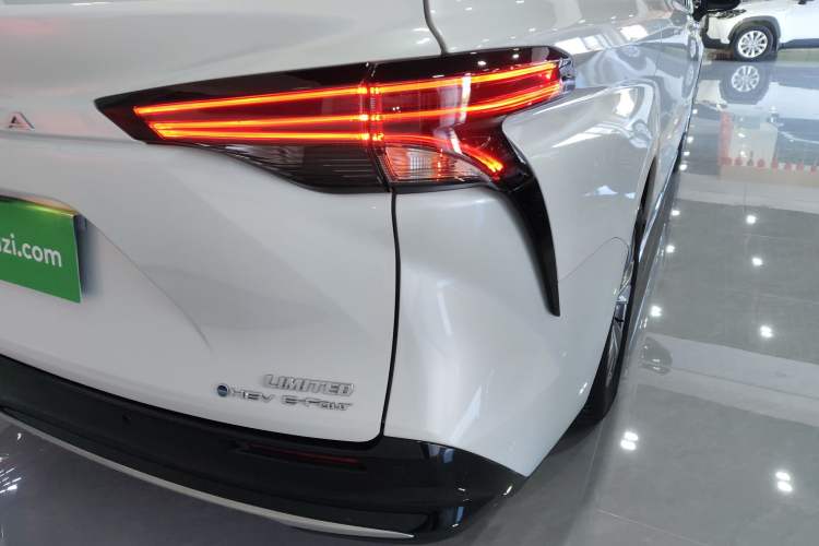 Used Toyota SIENNA 2024 2.5L Hybrid Four-Wheel Drive Prestige Edition
