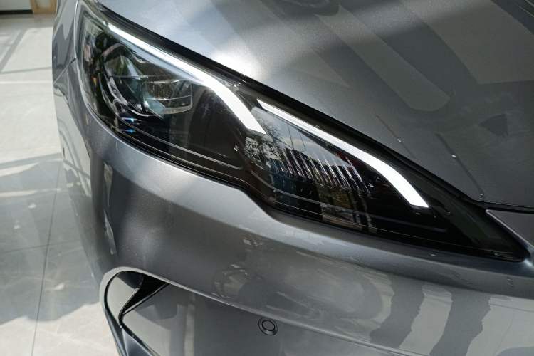 Used BYD Seal 05 DM-i 2025 DM-i Intelligent Drive 120KM Flagship Model Right Front Headlight