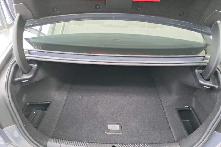 Used BMW i5 2024 eDrive 35L Prestige Luxury Package Trunk