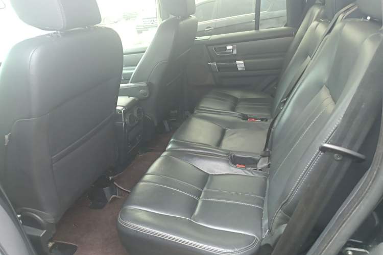 Used Land Rover Discovery 2014 3.0 SC V6 SE Left Rear Seat