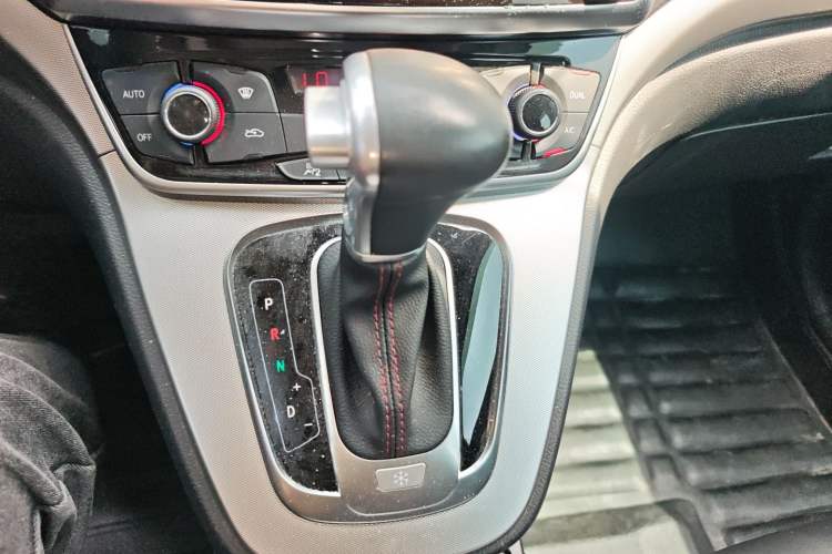 Used Haval H6 2015 Sport Edition 1.5T Automatic Two-Wheel Drive Luxury Model Gear Lever