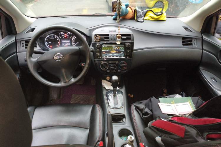 Used Nissan Tiida 2011 1.6L CVT Comfort Model Center Console