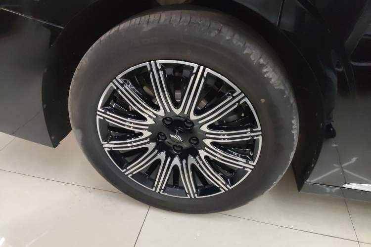 Used VOYAH Dream 2024 EV Long-Range Premium Edition
