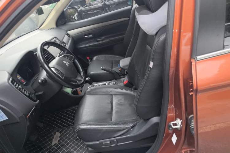 Used Mitsubishi Outlander 2014 2.4L 4x4 Deluxe Value Edition 5 Seats