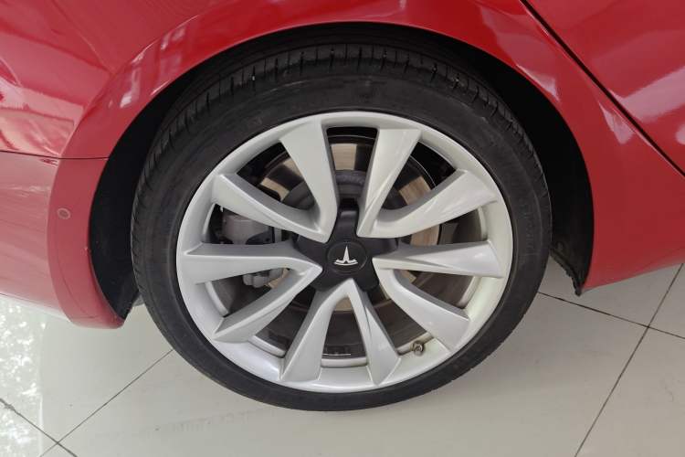 Used Tesla Model 3 2020 Revised Version Standard Range Rear-Wheel Drive – Upgraded Edition Right Rear Wheel Hub