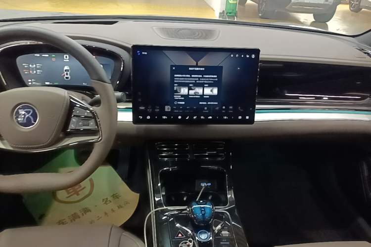 Used BYD Han 2025 DM-i Intelligent Driving Edition 125KM LiDAR Flagship Model
