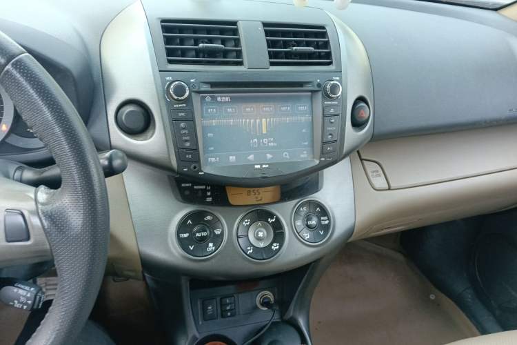 Used Toyota RAV4 2011 2.0L Automatic Luxury Edition
