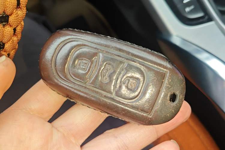 Used Geely Auto Emgrand X7 Sport 2016 2.0L Manual Smart Connect Version
