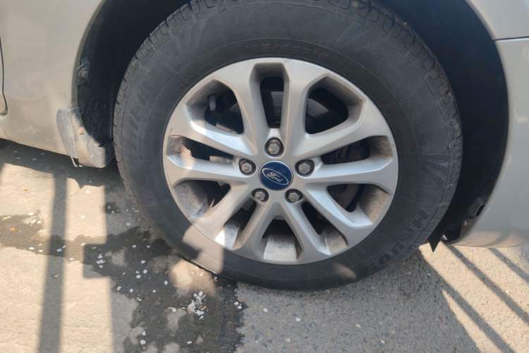 Used Ford Focus 2013 Sedan Classic 1.8L Automatic Base Model Right Front Wheel Hub