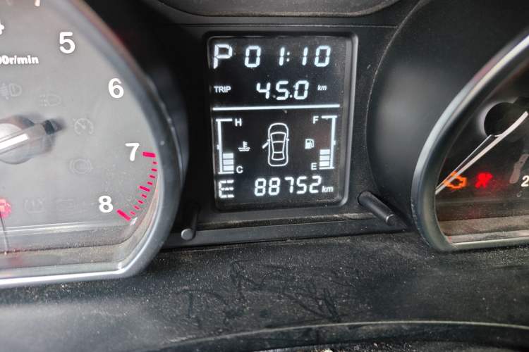 Used Zotye T600 2015 2.0T DCT Prestige Edition Odometer Close Up