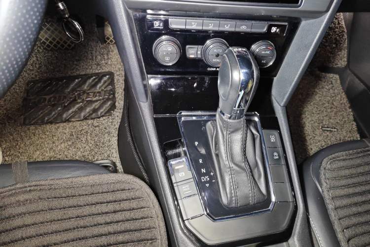 Used Volkswagen Lamando 2017 280TSI DSG Comfort Edition Gear Lever