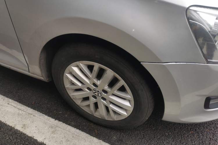 Used Volkswagen Santana 2013 1.6L Manual Luxury Edition Right Front Wheel Hub