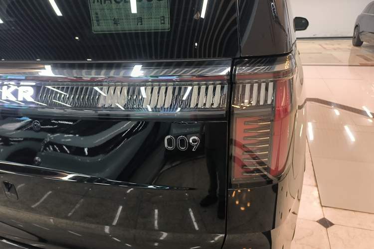 Used Zeekr 009 2024 7-Seater Aisle Version 108 kWh