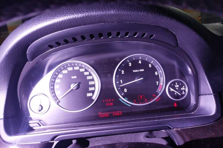 Used BMW 5 Series 2014 535Li Leading Model
