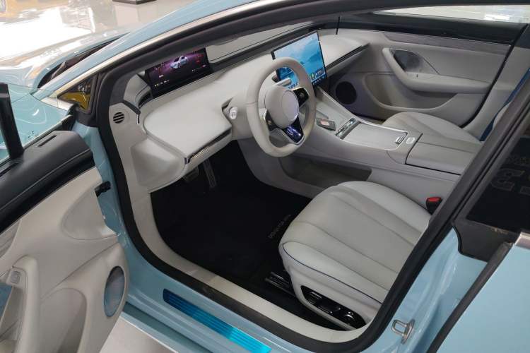 Used Hima Luxeed S7 2025 785 km Ultra