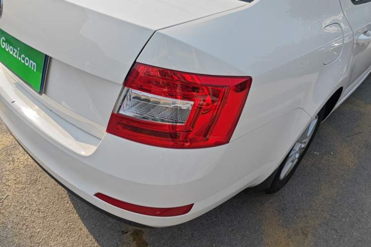 Used Skoda Octavia 2017 Classic Model 1.6L Manual Standard Edition
