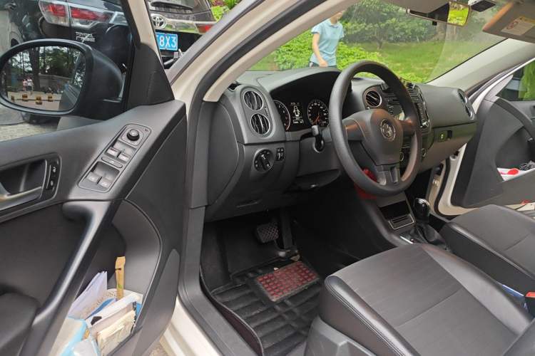 Used Volkswagen Tiguan 2015 1.8TSI Automatic Two-Wheel Drive Trend Edition Driver Seat