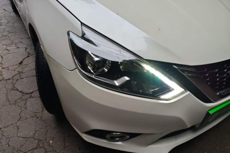 Used Nissan Sylphy 2019 1.6XV CVT Smart Connect Luxury Edition China VI Standard Right Front Headlight