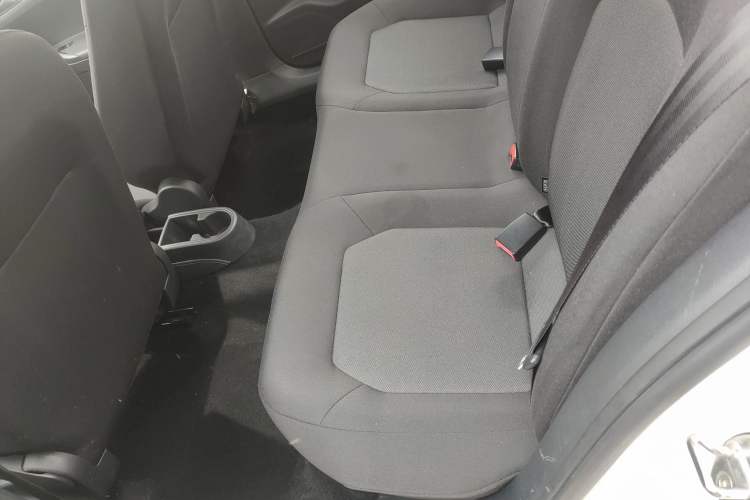 Used Volkswagen Jetta 2015 Value Edition 1.6L Manual Fashionable Style Left Rear Seat