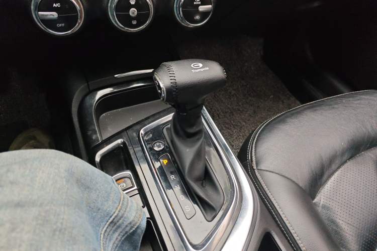 Used GAC Trumpchi GA6 2016 235T DCT Elite Edition Gear Lever