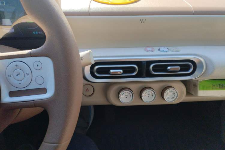 Used Wuling Hongguang MINIEV 2024 3rd Generation 215km Youth Edition Audio And AC Panel