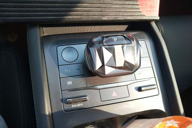 Used BYD Qin L 2024 DM-i 80KM Leading Model Gear Lever
