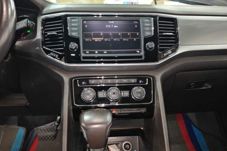 Used Volkswagen Teramont 2017 330TSI Two-Wheel-Drive Luxury Edition Audio And AC Panel