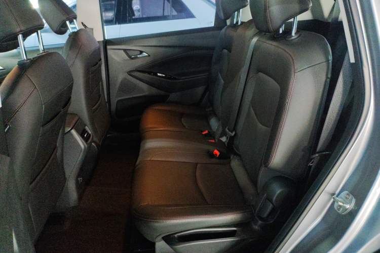 Used Chevrolet Orlando 2020 Light Hybrid Redline 530T Automatic Enjoyment Edition (5+2 Models) Left Rear Seat