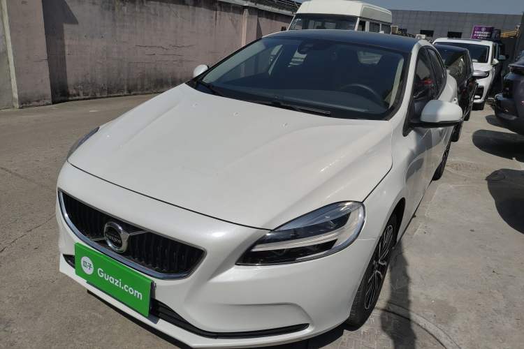 Used Volvo V40 2017 T3 Zhiyi Edition
