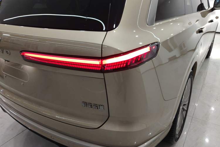 Used ONVO Luxeed L90 2025 Model—Max Six-Seater Version
