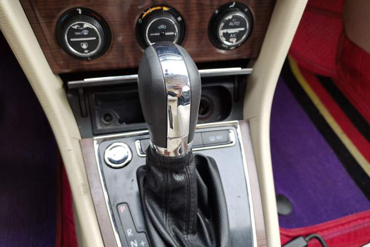 Used Volkswagen Lavida 2013 1.6L Automatic Luxury Edition