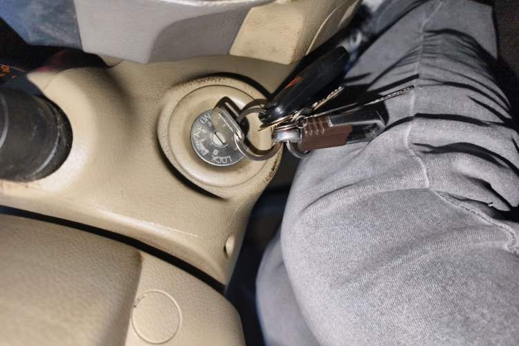 Used Nissan Livina 2010 Jingyue Edition 1.6L Manual All-Around Model Vehicle Key