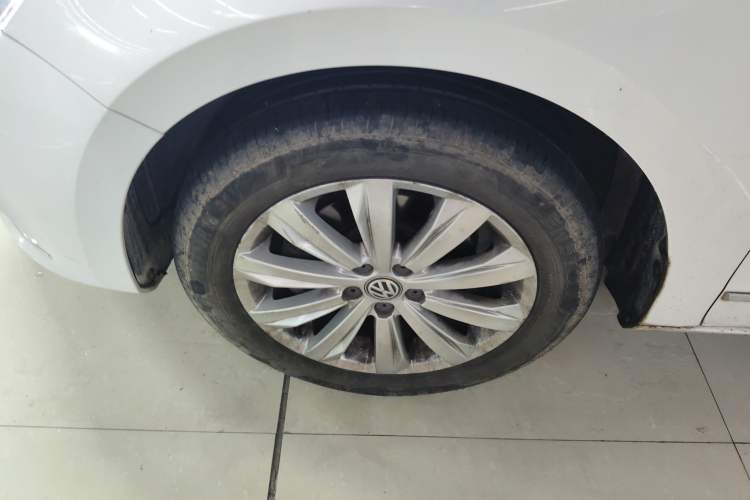 Used Volkswagen Bora 2018 1.5L Automatic Comfort Model Left Front Wheel Hub