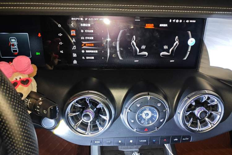 Used Tank 300 2024 2.0T Conqueror Audio And AC Panel