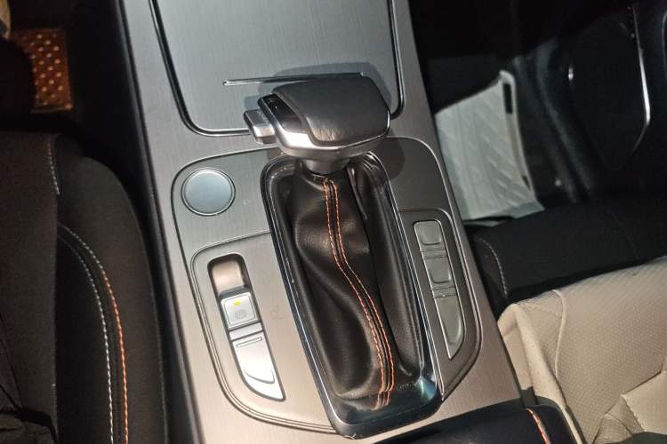 Used CHANGAN OSHAN X7 2020 1.5T Automatic Elite Edition Gear Lever