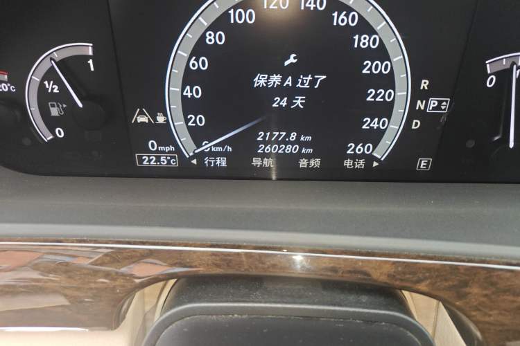 Used Mercedes-Benz S-Class 2010 S 300 L Business Model Odometer Close Up