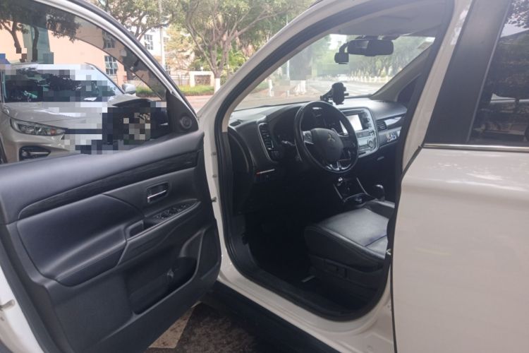 Used Mitsubishi Outlander 2016 2.4L 4x4 Elite Edition 7-Seater