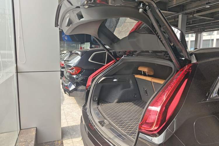 Used Cadillac XT4 2022 28T Two-Wheel Drive Prestige Version
