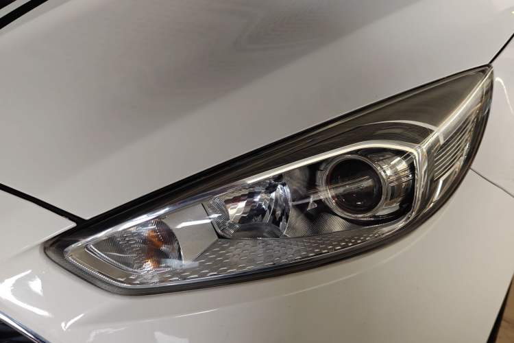 Used Ford Focus 2017 Hatchback EcoBoost 180 Automatic Elite Model Left Front Headlight