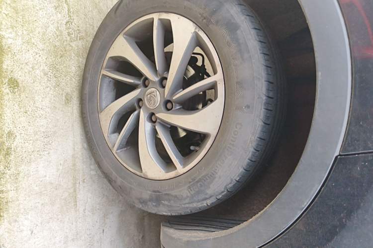 Used Baojun 560 2016 1.8L Manual Luxury Edition Right Rear Wheel Hub