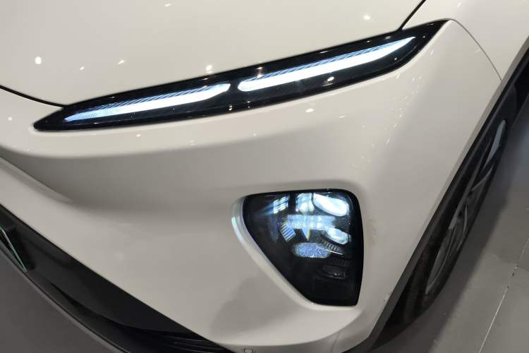 Used Nio ES8 2024 75 kWh Executive Edition Left Front Headlight