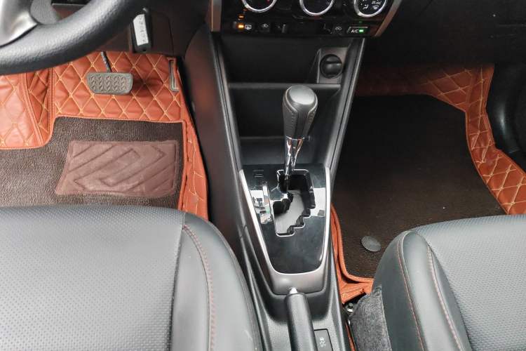 Used Toyota YARiS L Zhi Xiang 2020 1.5L CVT Luxury Edition Gear Lever