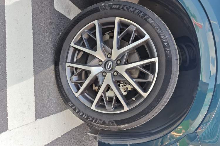 Used GAC Trumpchi GS8 2022 Double-Energy Series 2.0TM Two-Wheel Drive Prestige Edition (6 Seats) Right Front Wheel Hub